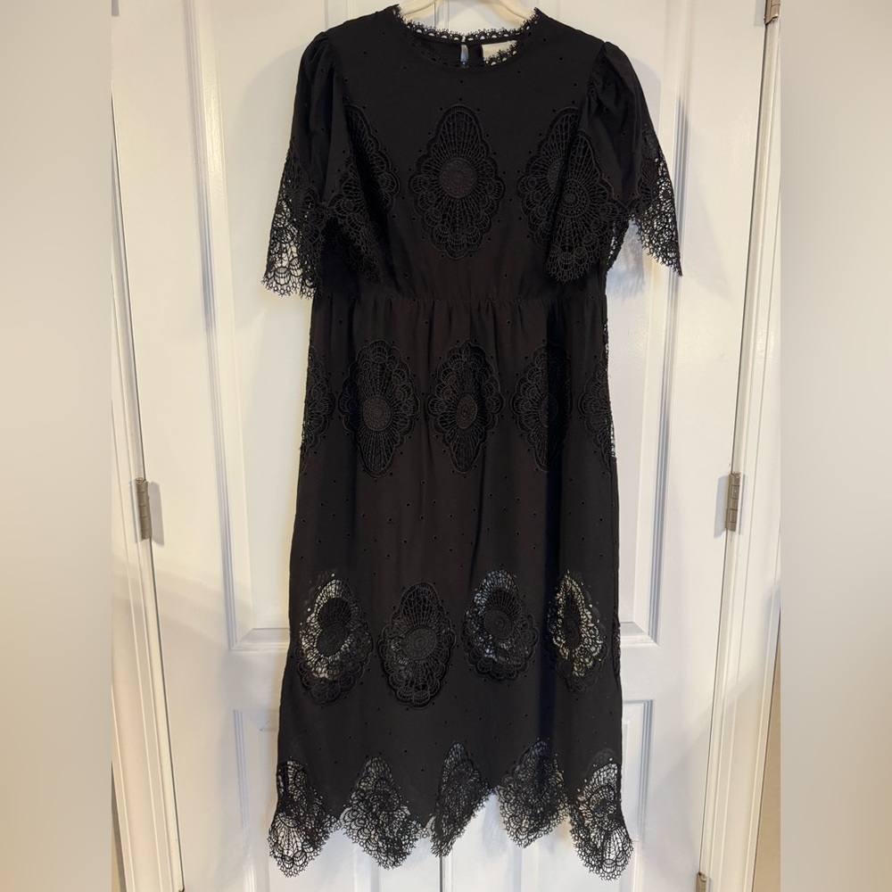 Tuckernuck Black Lace Midi Dress - Picture 6 of 9